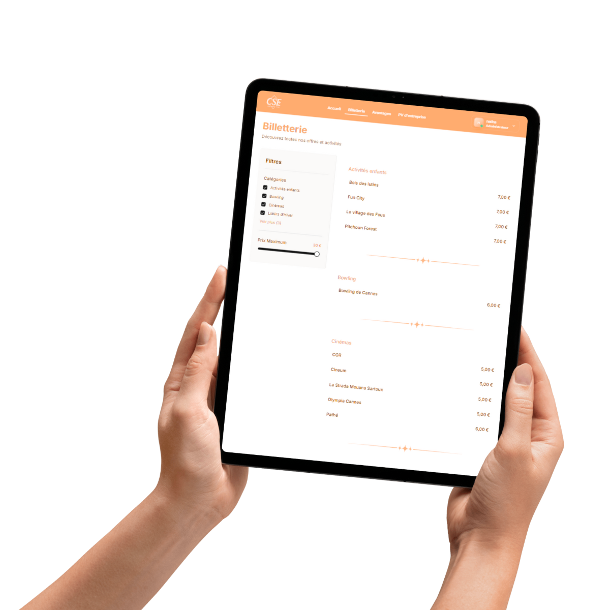 Mains tenant une tablette affichant l’interface d’administration de la plateforme CSE conçue avec VisionCSE.